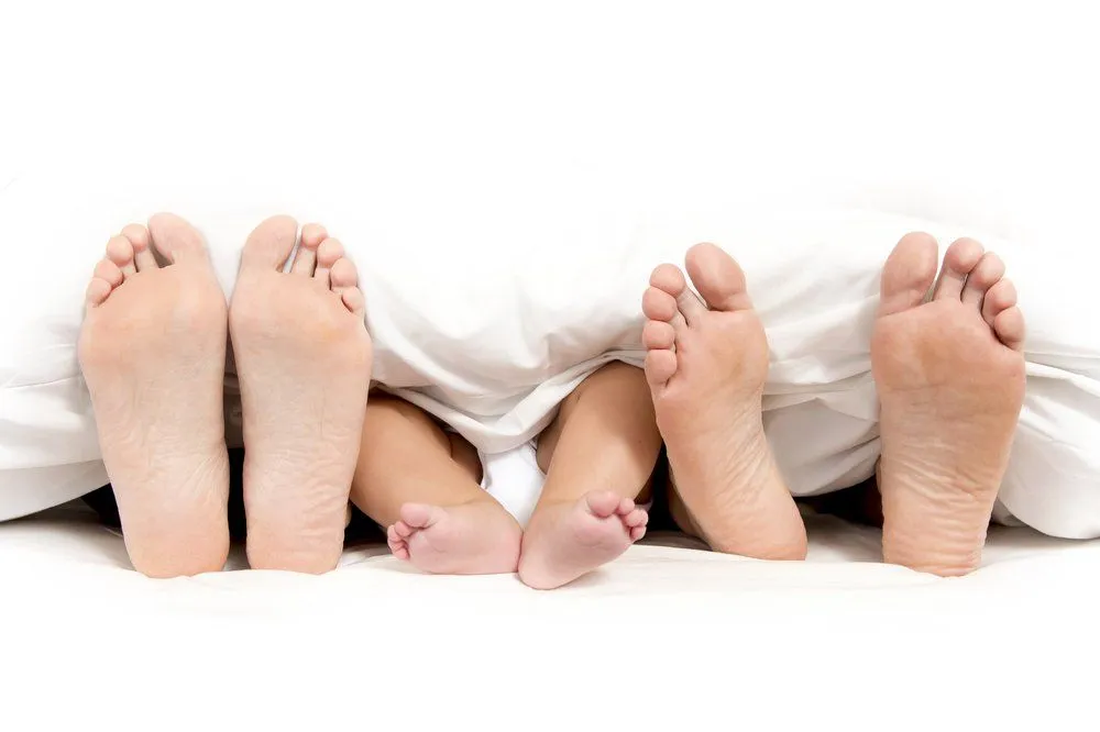 Why Sleeping With Feet Outside The Covers Helps You Sleep Better?