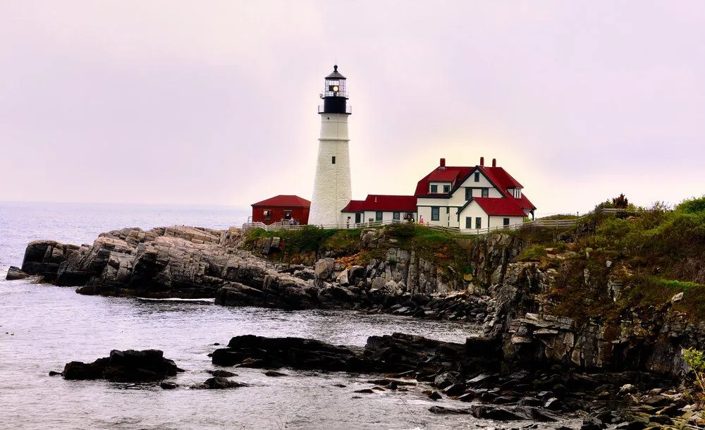 How The Light From Lighthouses Can Be Seen Miles Away?