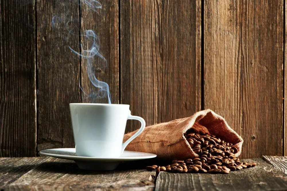 To Keep A Cup Warm, Should You Hold It In Your Hands Or Put It On The Table?