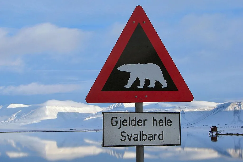 Warning signboard concerning the possible presence of polar bears (Credits: Wikipedia)