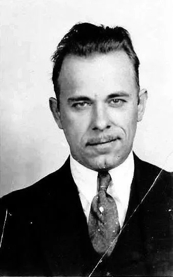 A mugshot of John Dillinger (Image source: commons.wikimedia.org)