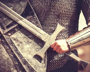 Curved Sword Vs. Straight Sword: Which Is Better?