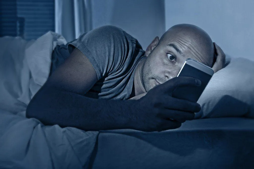 Why You Shouldn't Use Your Phone Before Going To Bed