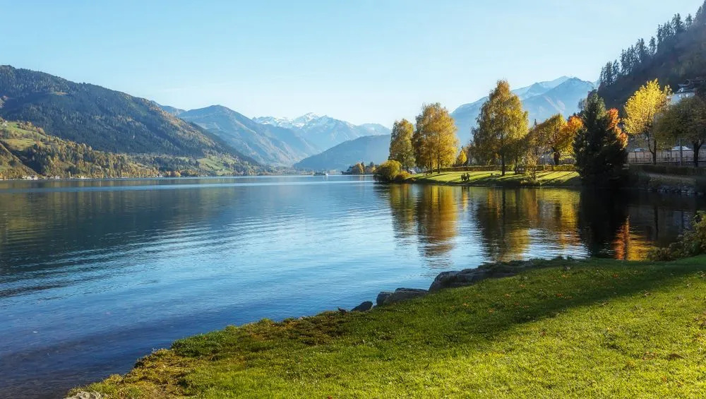 Why Water In Lakes Doesn't Just Evaporate Or Seep Into The Ground?