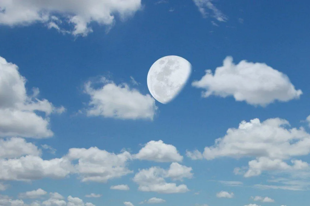 Moon sighting during the daytime