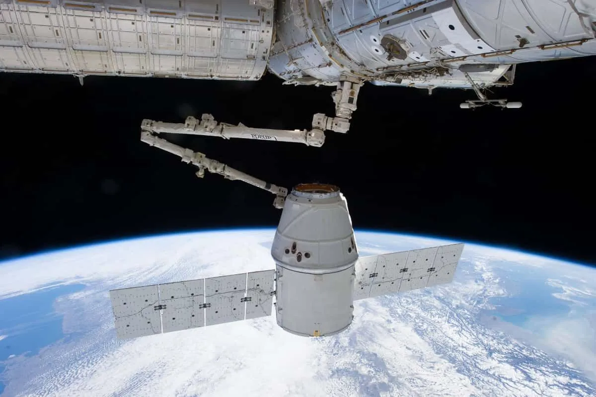 SpaceX’s Dragon cargo craft docking with the ISS, May 2017 (Photo Credits: NASA)