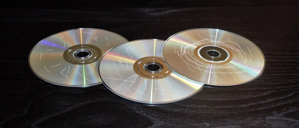 How Does A Compact Disc (Or DVD) Work?
