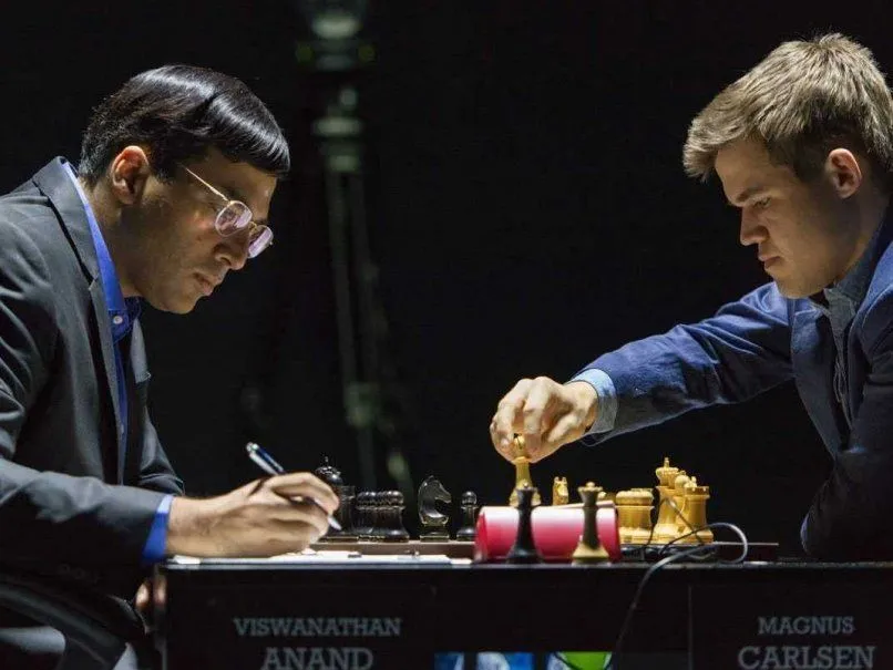 World no. 8 Vishwanathan Anand playing World no. 1 Magnus Carlsen during the 2014 World Championship.(Photo Credit : Super News Planet / YouTube)