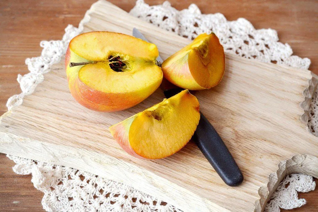 Why Do Apples Turn Brown? How To Keep Apples From Turning Brown?