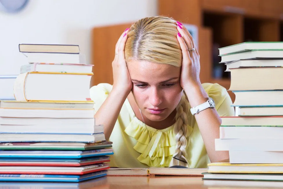 How Can We Sometimes Keep Reading, But Understand Nothing?