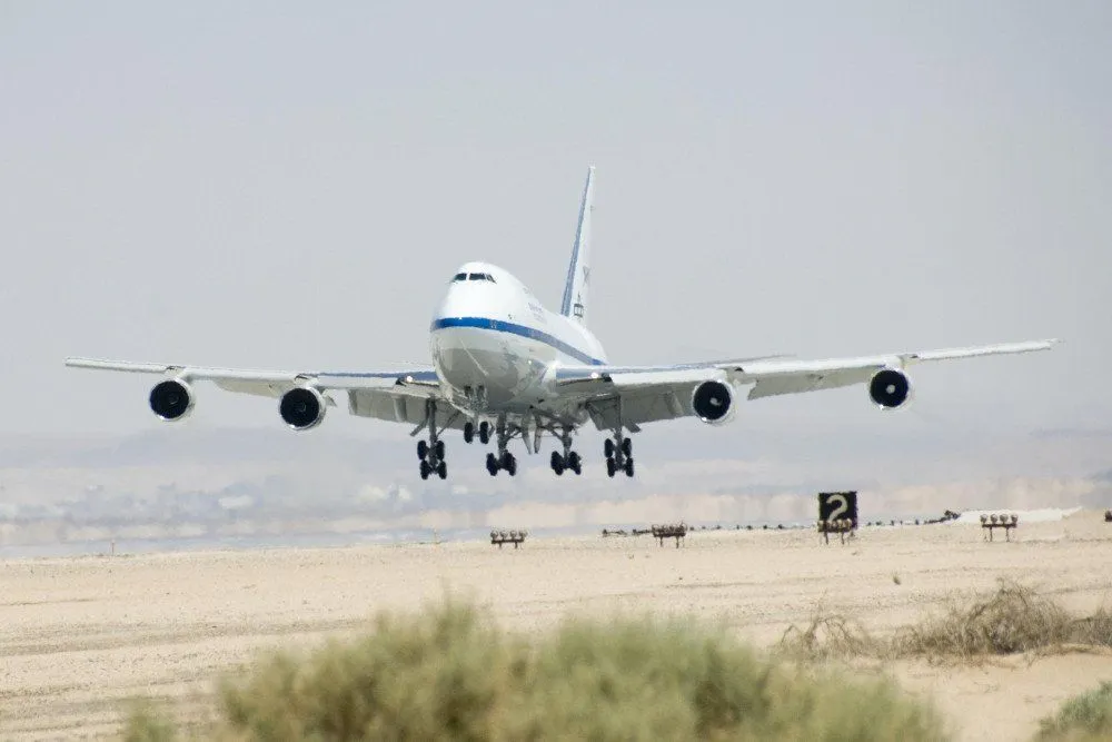 Why Is It Difficult For Airplanes To Take Off/Land When It's Very Hot?