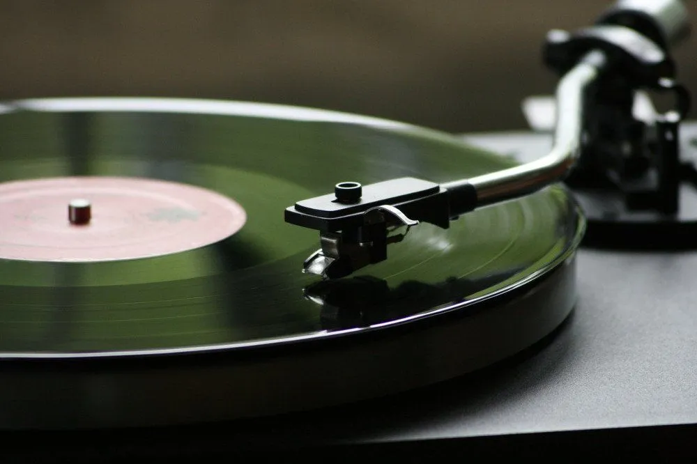 Squeaky Voices: Why Speeding Up Audio Generates Squeaky Sound?