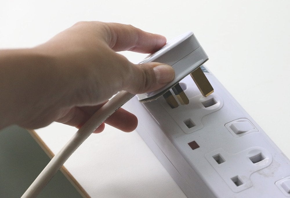 Plugging in a cable into the mains