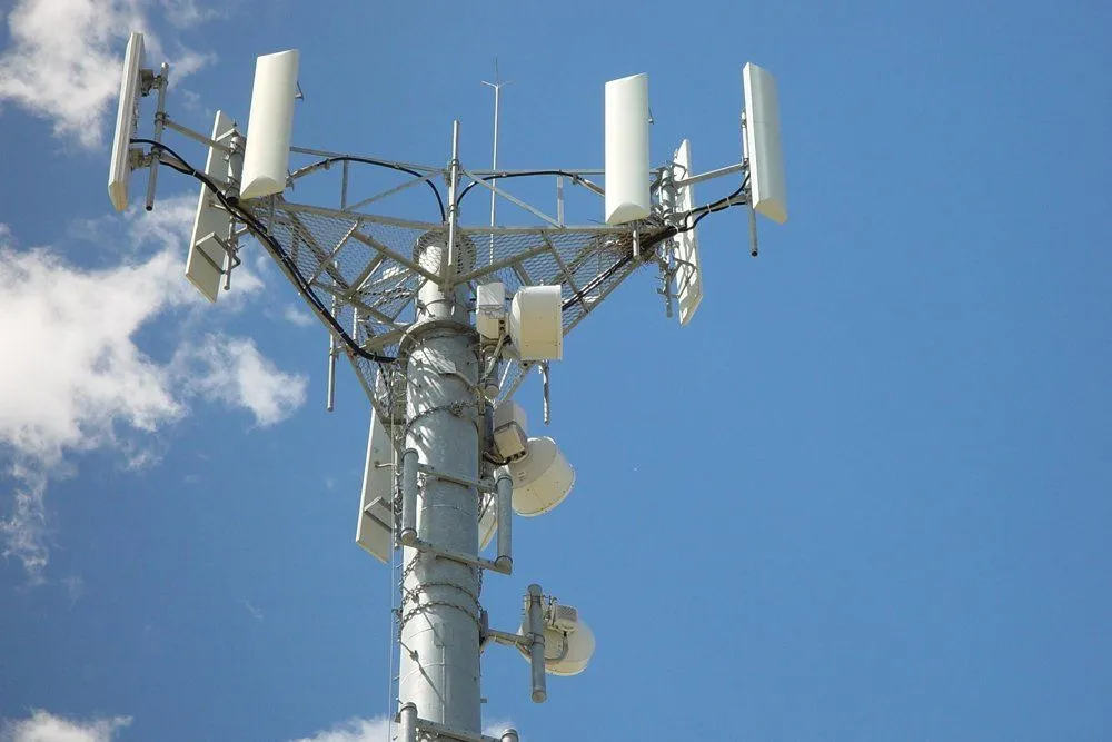 How Does A Mobile Phone 'Look' For Network Coverage?