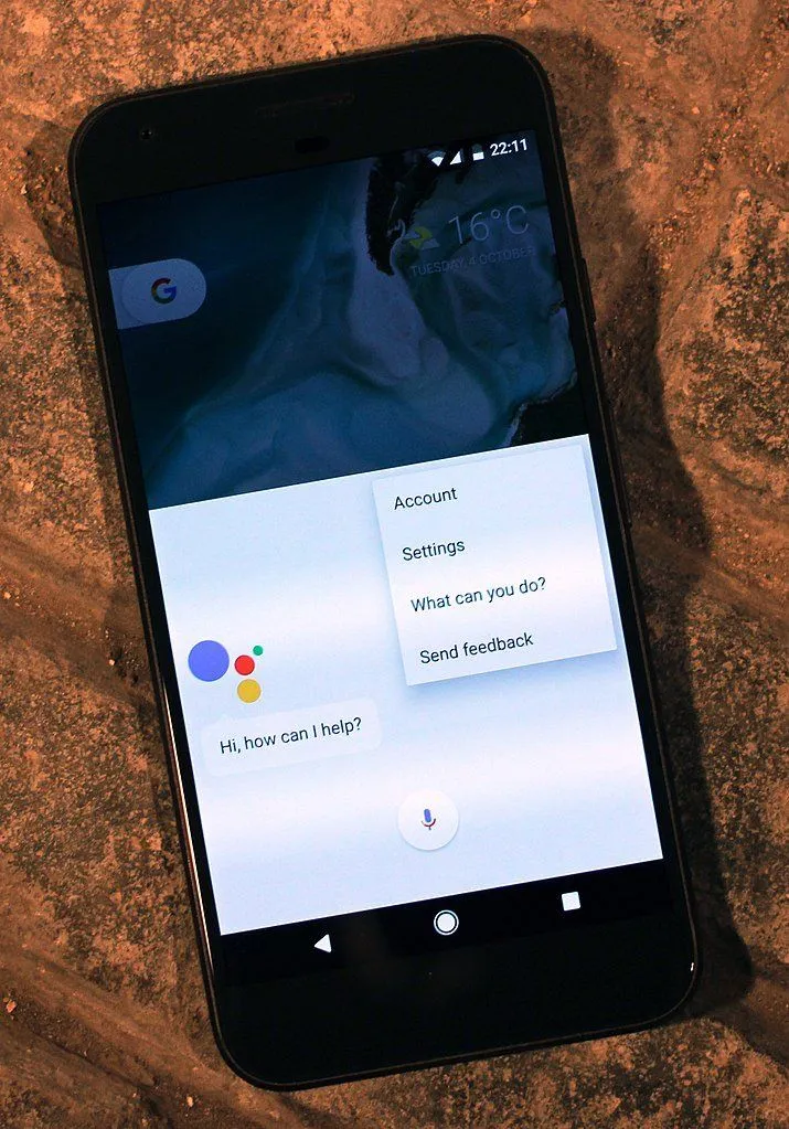 Android_Assistant_on_the_Google_Pixel_XL_smartphone