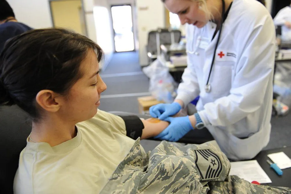How Do Nurses Make Sure That The Needle Enters The Vein Correctly?