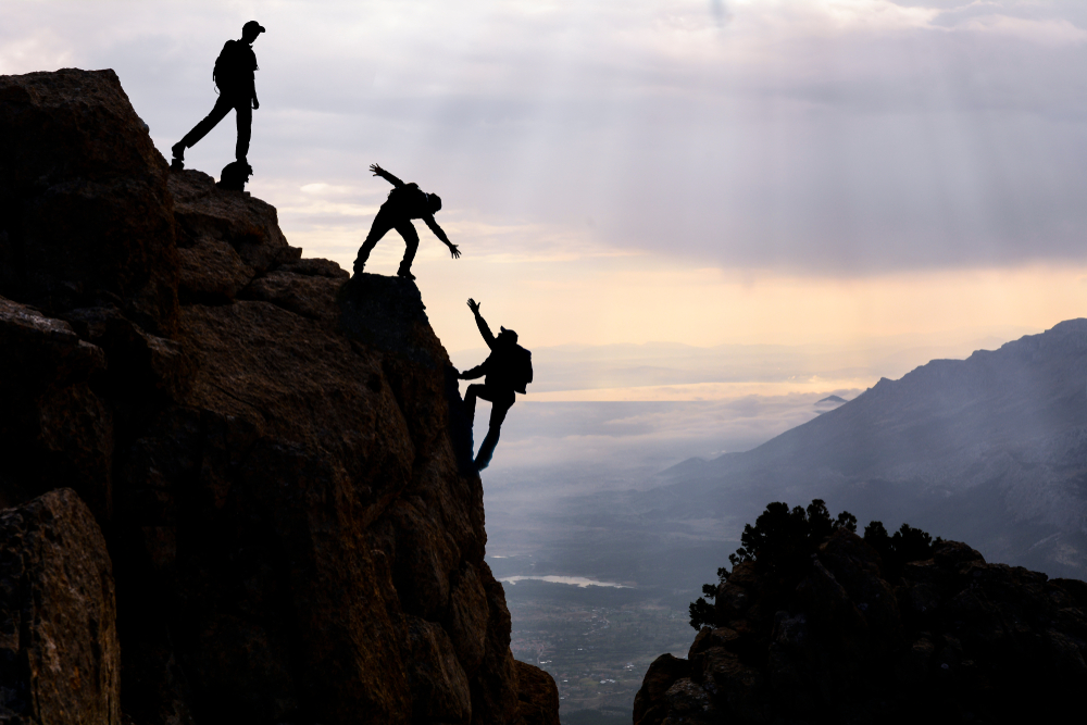 dangerous climbing, friend support and mountaineering - Image(crazymedia)s