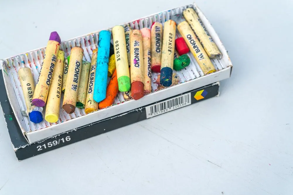 Crayon with table white surface. Educational concept. - Image(MawardiBahar)s