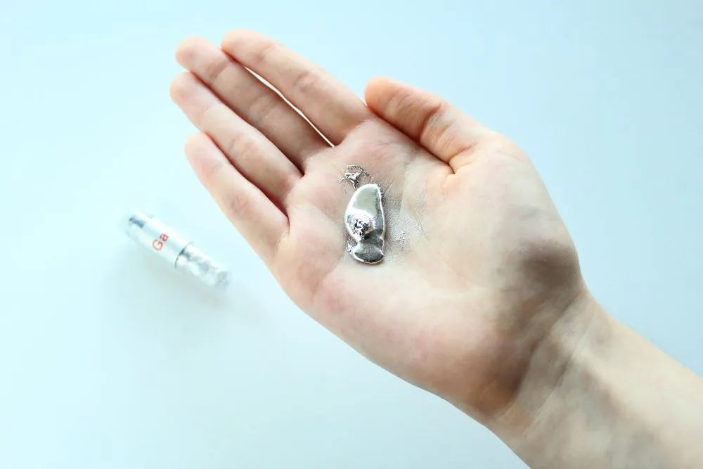 Gallium Melting on hand(e_rik)s