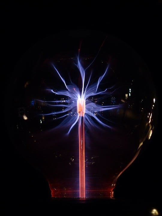 Helium gas is sprayed through the tube where the electrode at the tip ionises the gas, and at the same time, the thermal energy of the ionised gas is absorbed by the glass tube.