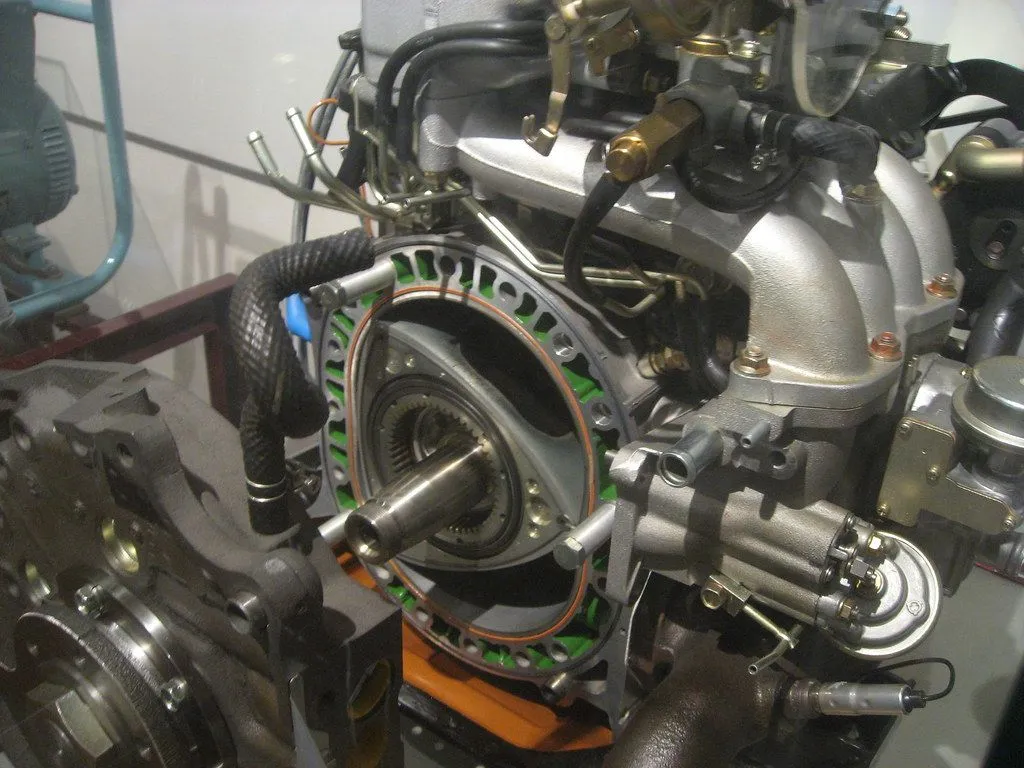 What Is A Wankel Rotary Engine And How Does It Work?