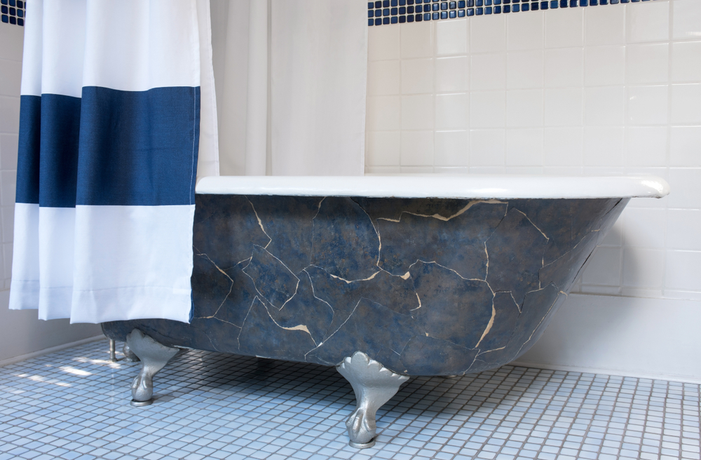 Clawfoot Bathtub with Platinum Claw Feet(Susan Law Cain)S