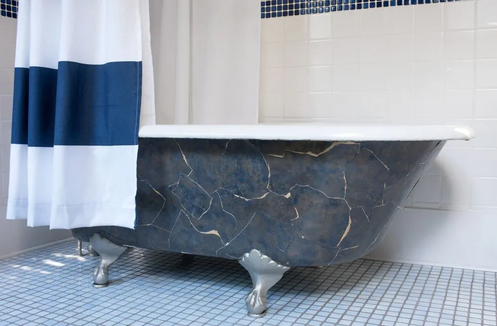 Clawfoot Bathtub with Platinum Claw Feet(Susan Law Cain)S