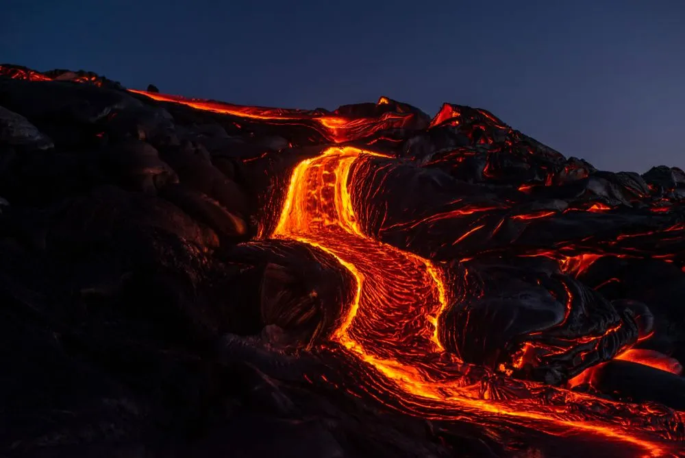 River of pahoehoe lava flowing down a cliff(Yvonne Baur)s
