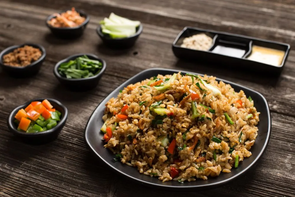 fried rice in plate on table in restaurant(zhu difeng)s