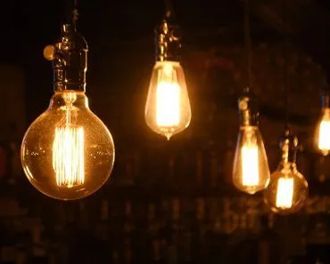 While incandescent bulbs also turn on and off, their filament (orange) does not cool down sufficiently to exhibit strobe effect