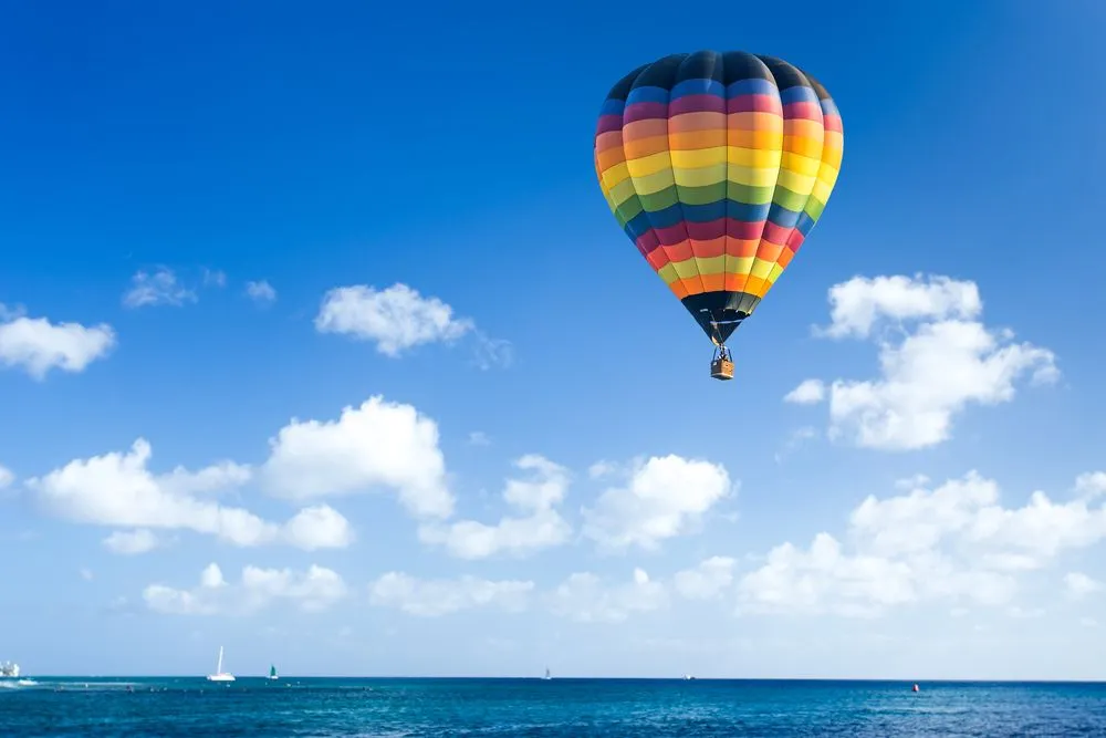 Colorful,Hot,Air,Balloon,Fly,Over,The,Blue,Sea