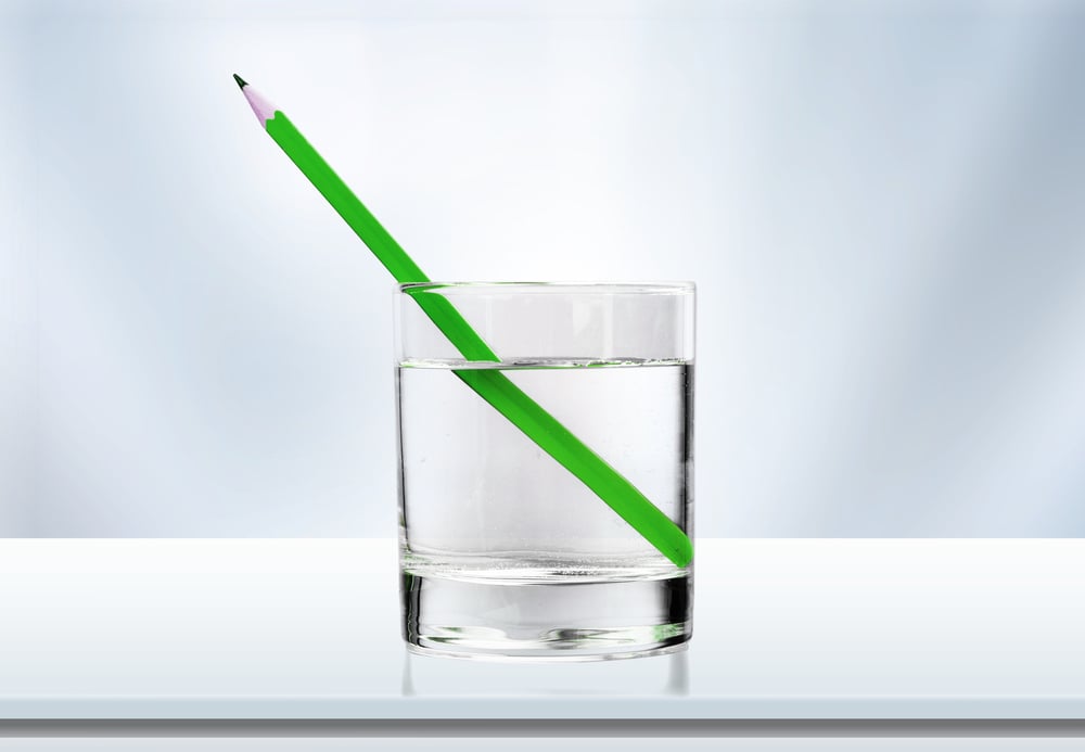 Green,Pencil,,Inside,A,Glass,Filled,With,Water,,Explanation,Of