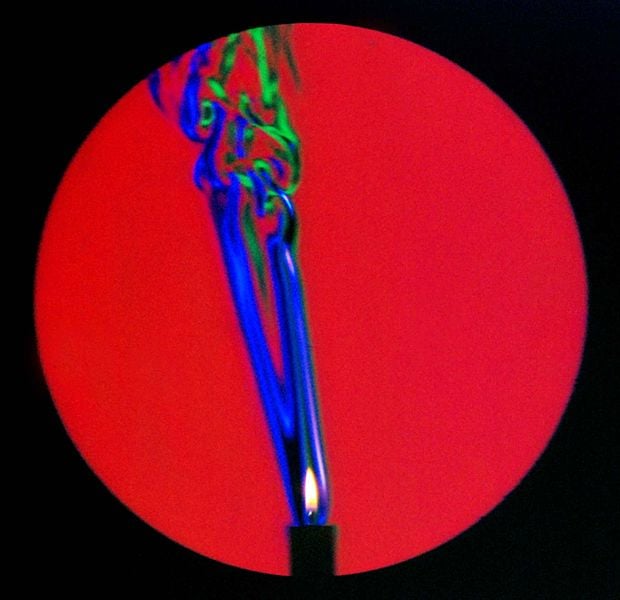 Schlieren-color-candle-plume