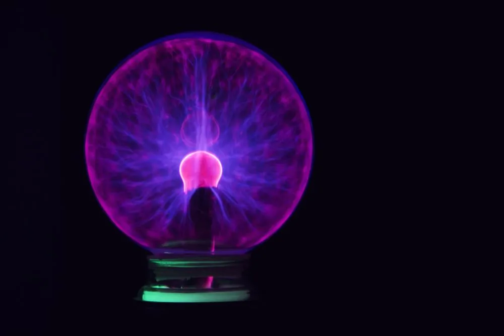 A,Plasma,Lamp,In,Which,Cyan,And,Blue,Plasma,Rays