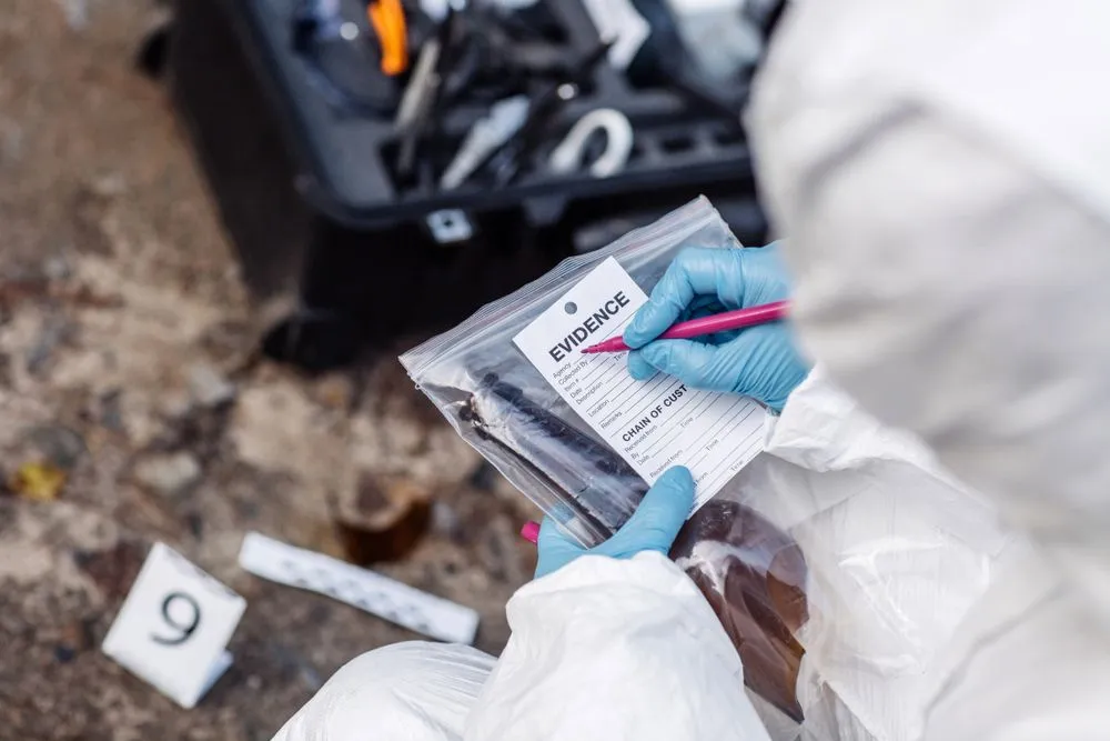 Criminological,Expert,Collecting,Evidence,At,The,Crime,Scene.,Law,And