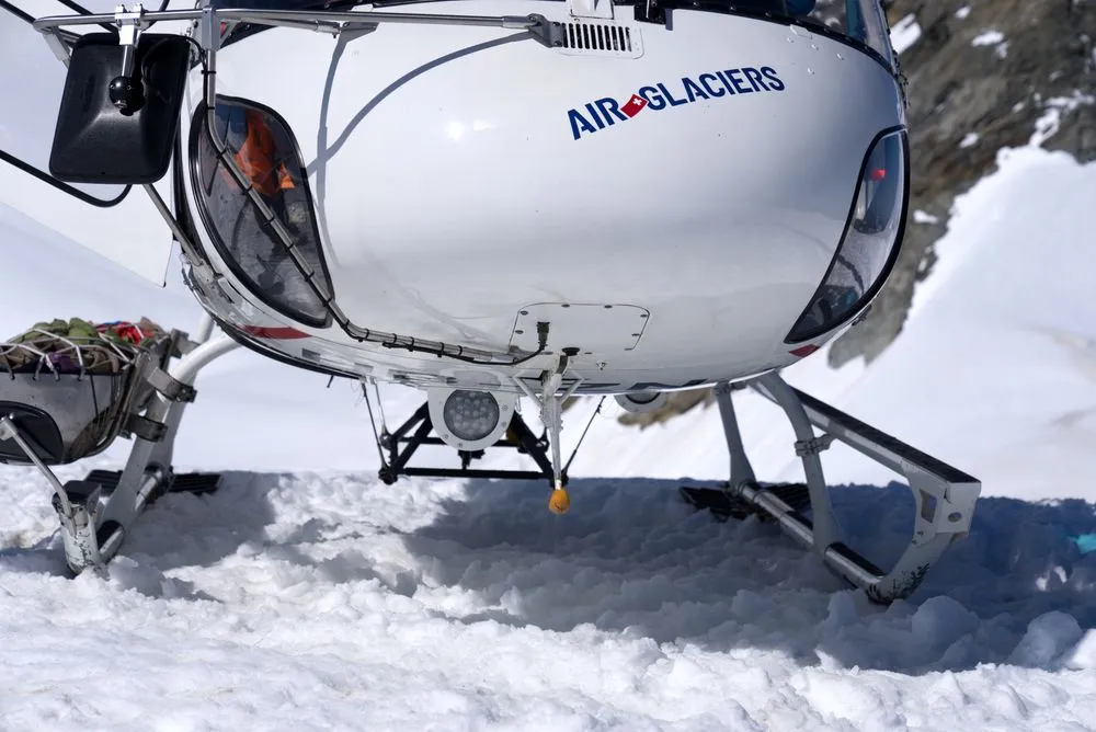 Helicopter,Crew,Of,Air,Glaciers,Register,Hb-znj,Preparing,Take,Off