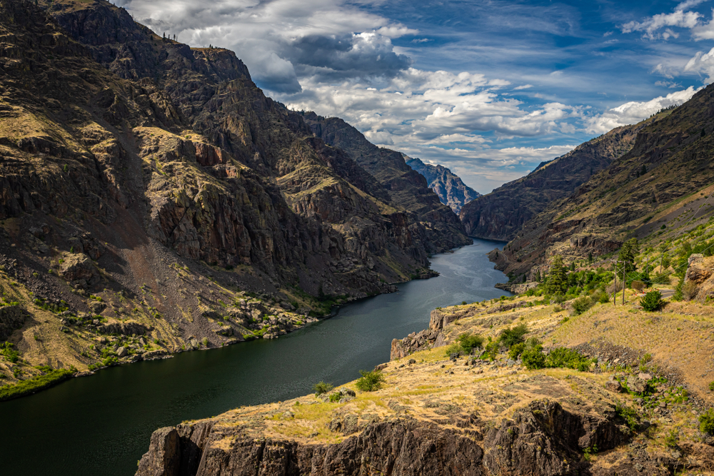 A view of the Snake River at the stateline of Idaho and Oregon in Hells Canyon.`