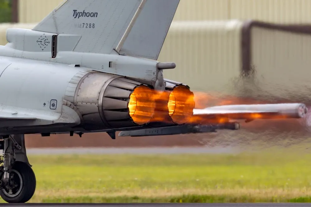 Why Do Tails Of Some Fighter Planes Breathe Fire?
