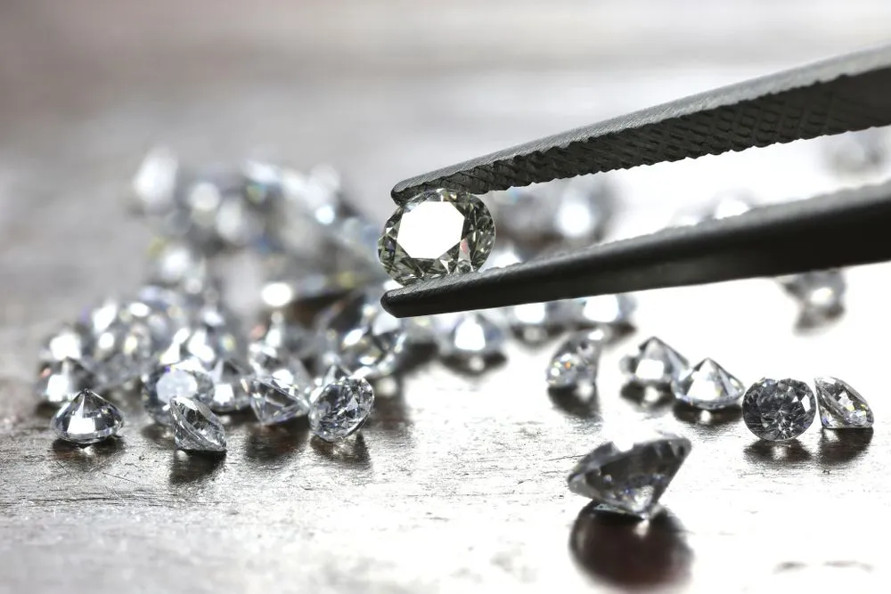 Brilliant,Cut,Diamond,Held,By,Tweezers