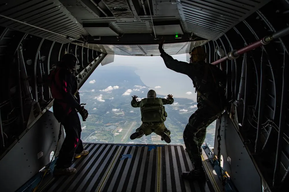 Thai,Soldiers,Parachute,Drill,At,41th,Army,Field,nakhon,Si,Thammarat