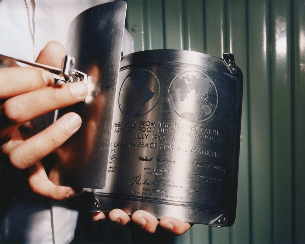 The plaque which now sits at the surface of the moon