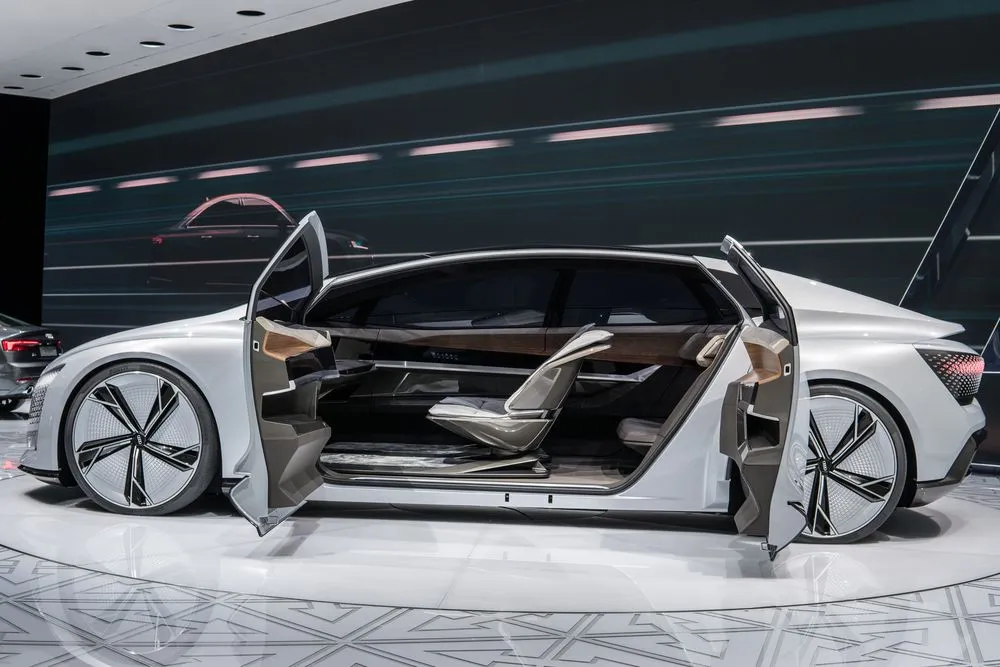 Visitors,And,Cars,Overview,Of,The,89th,Geneva,International,Motor