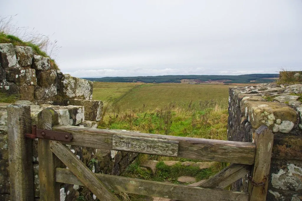 hadrians-wall-4788510_1280