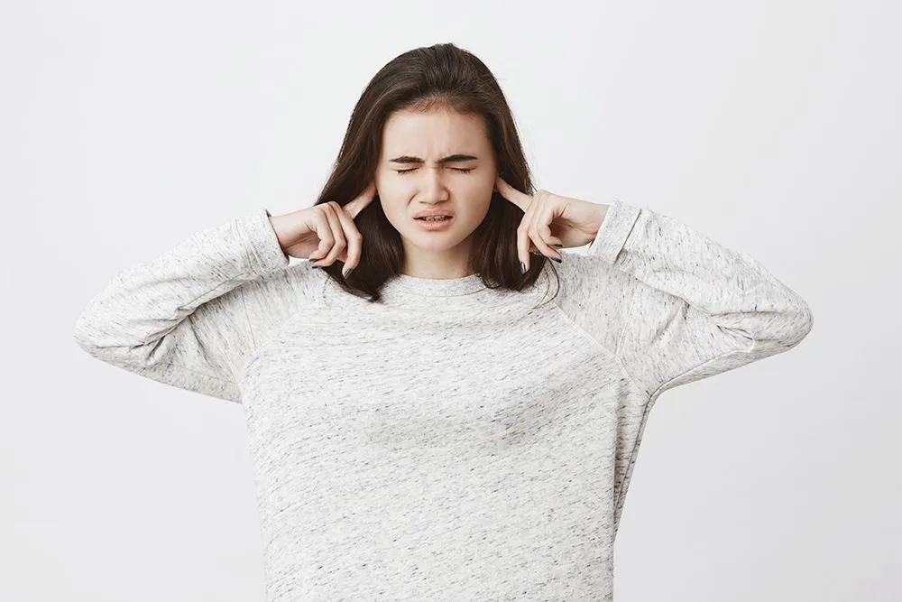 Defense mechanisms are like mental tools that people use to handle uncomfortable thoughts and feelings. (Credits: cookie_studio/Freepik)