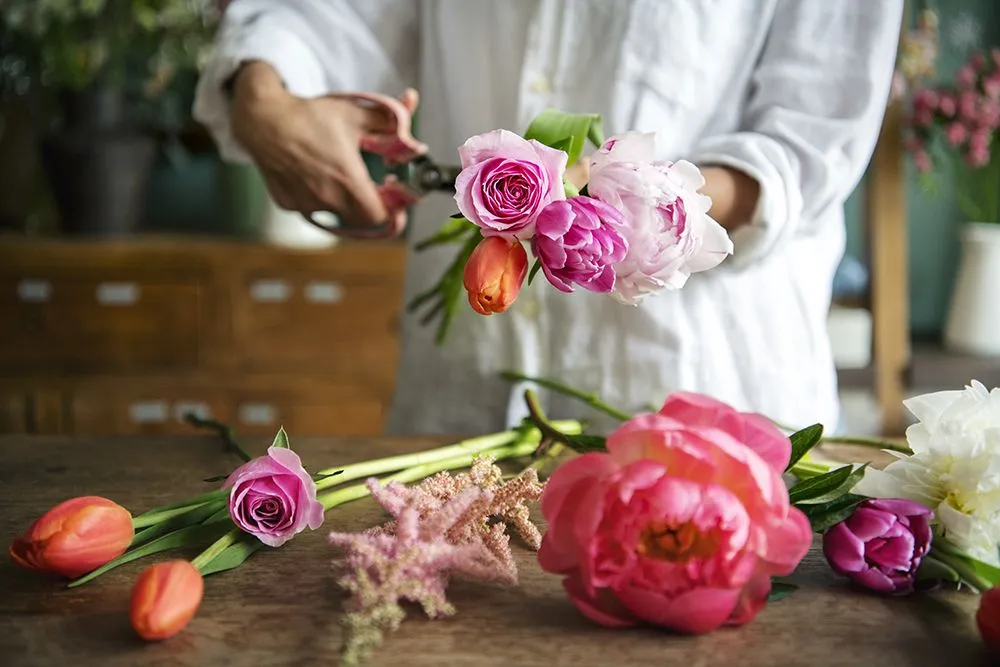 The most important traits for florists are larger size, attractive color, toughness and longevity in the vase. (Credits: rawpixel.com/Freepik)