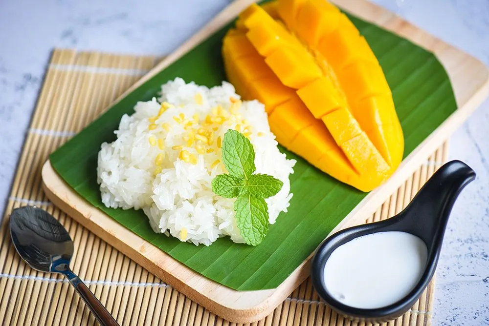 Mango sticky rice is a popular dessert in Southeast Asia (Credits:poringdown/Freepik)
