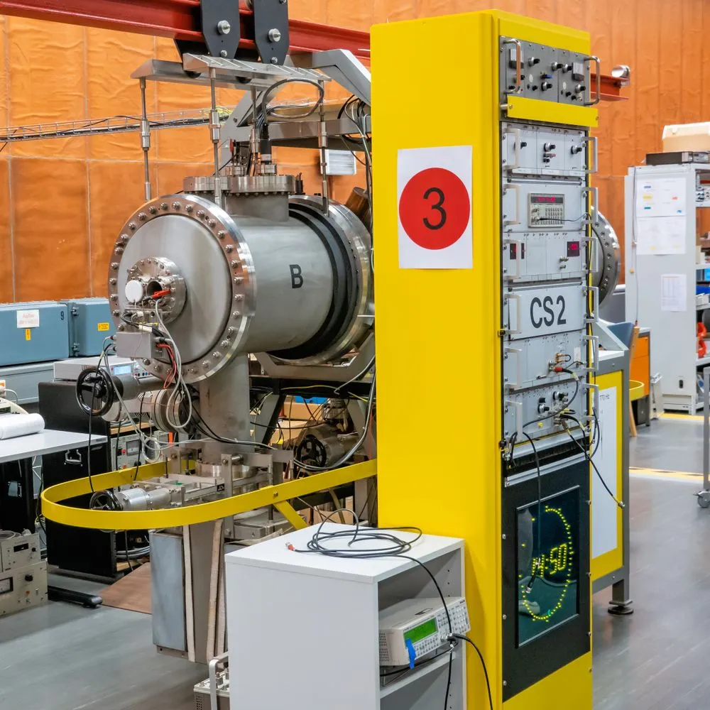 An example of Atomic clock CS-3 based on Cesium in the PTB laboratory, with an accuracy of 1 second in 2 million years (Credits: geogif/Shutterstock)