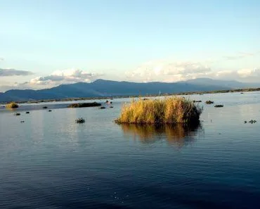 Is There A Lake On The Planet That Floats?