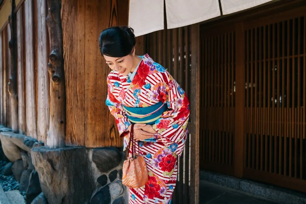 japanese woman bowing