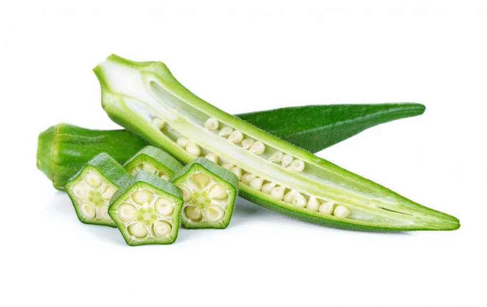 The okra fruit is a pointed capsule or pod with numerous seeds. (Credits: nipapornnan/Freepik)